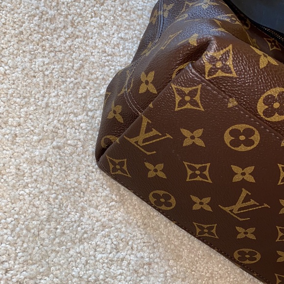 Louis Vuitton Tulleries Hobo - Picture 4 of 6